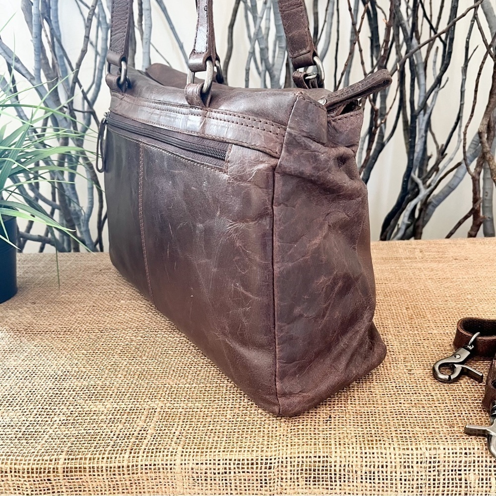 Spikes & Sparrow Leather Tote with Padded Tablet Compartment - Picture 7 of 13